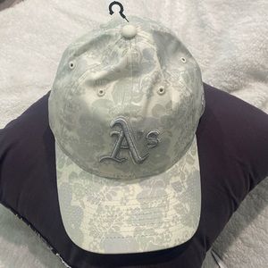 🆕New Era Oakland Athletics, White Tonal/Faint Floral,  Women’s Adjustable Hat⚾️